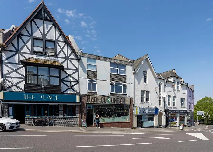 Modern Peaceful Flat In Town